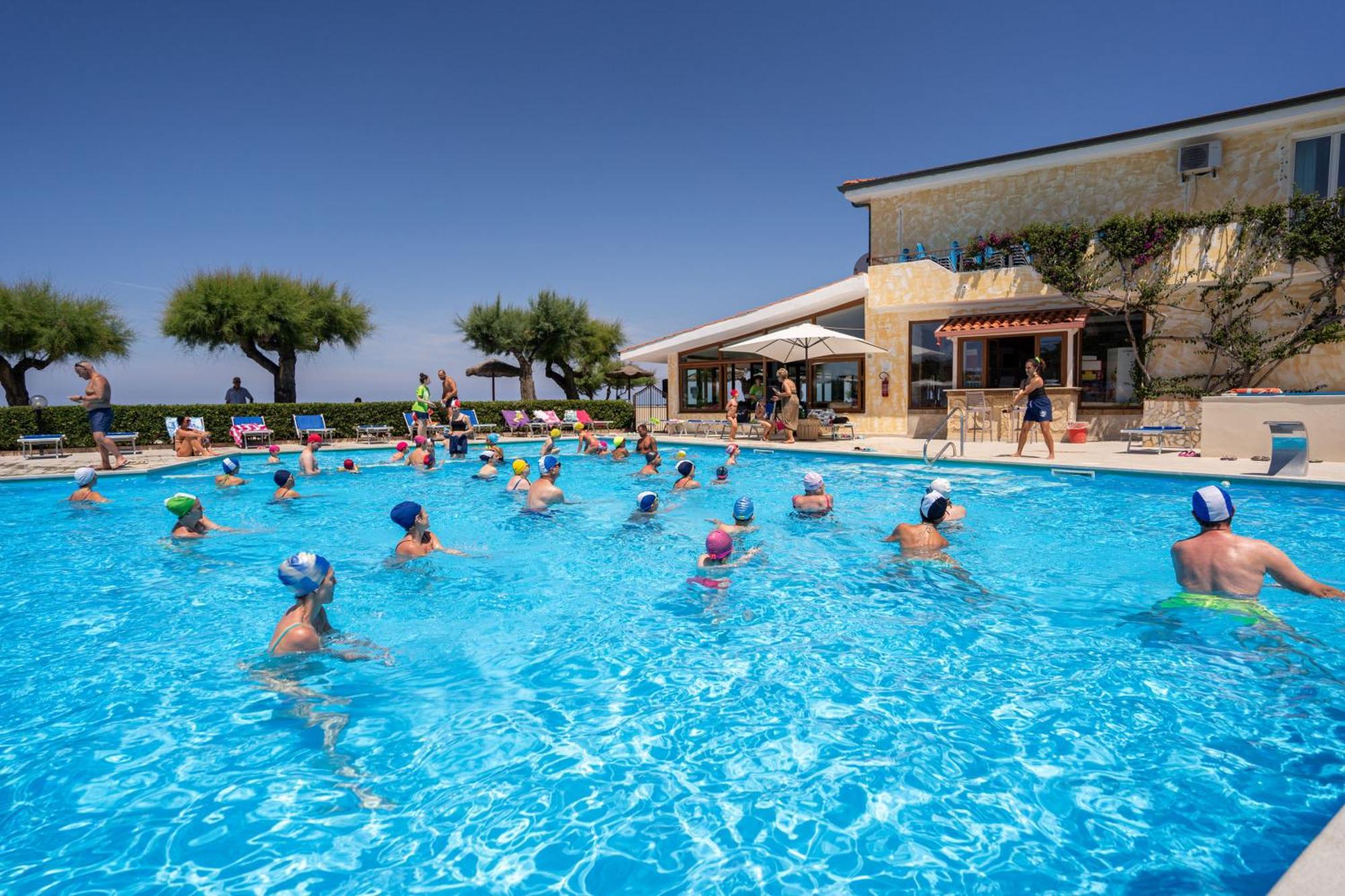 Hotel Villaggio Roller Club Ricadi Esterno foto